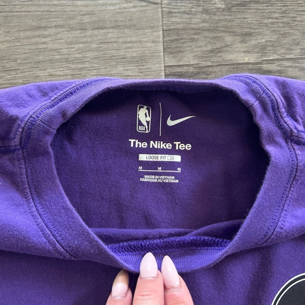 Men’s Nike NBA Purple Lakers Tee M - Picture 3 of 6